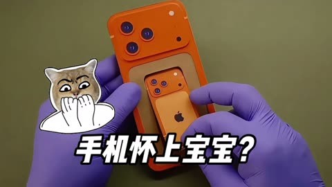 手机怀上小宝宝！和他妈妈长得一模一样，好可爱！